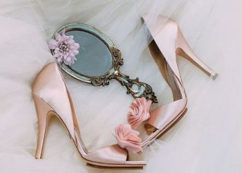 لباس عروس و کفش عروس