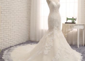 لباس عروس و کفش عروس