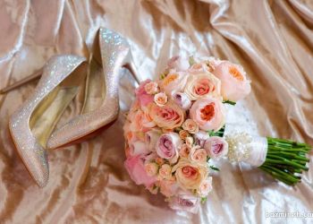 لباس عروس و کفش عروس