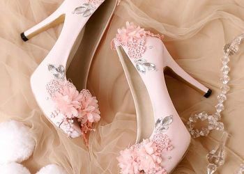 لباس عروس و کفش عروس