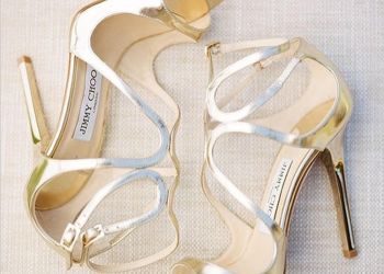 لباس عروس و کفش عروس