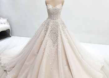 لباس عروس و کفش عروس