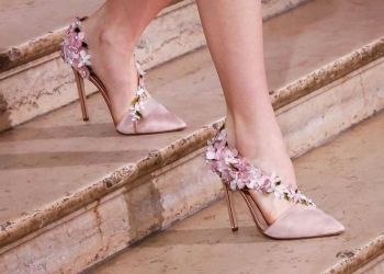 لباس عروس و کفش عروس