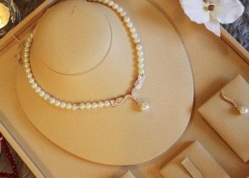 حلقه ازدواج و جواهرات