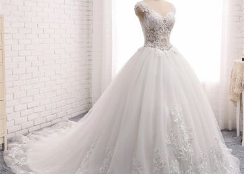 لباس عروس و کفش عروس